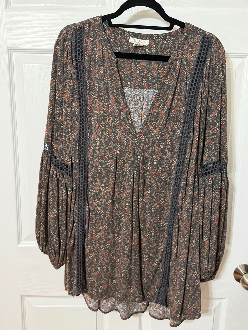 Torrid Festi Boho Floral V-Neck Peasant Top in Olive with Lace Trim size 2